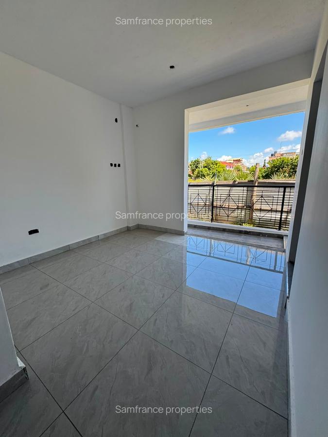 Serviced Studio Apartment with En Suite at Beach Road - 6