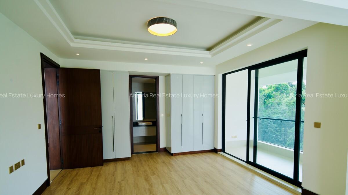 6 Bed Villa with En Suite at 2026-183 - 15