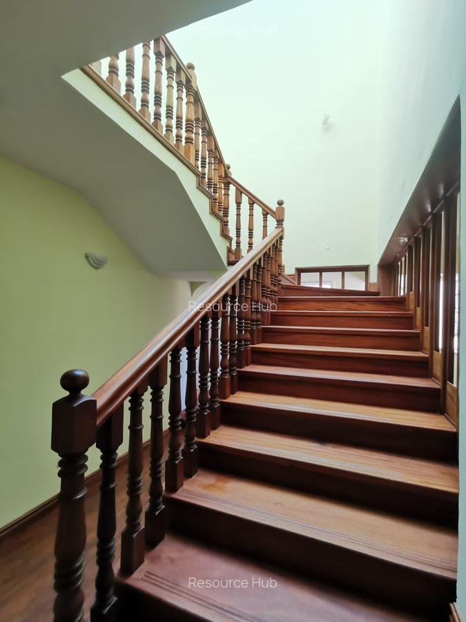 4 Bed House with En Suite at Mountain View - 11