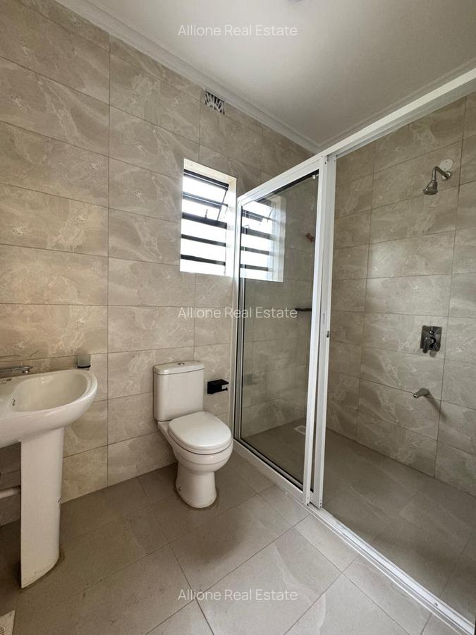 5 Bed Townhouse at Near Galleria Mall - 16