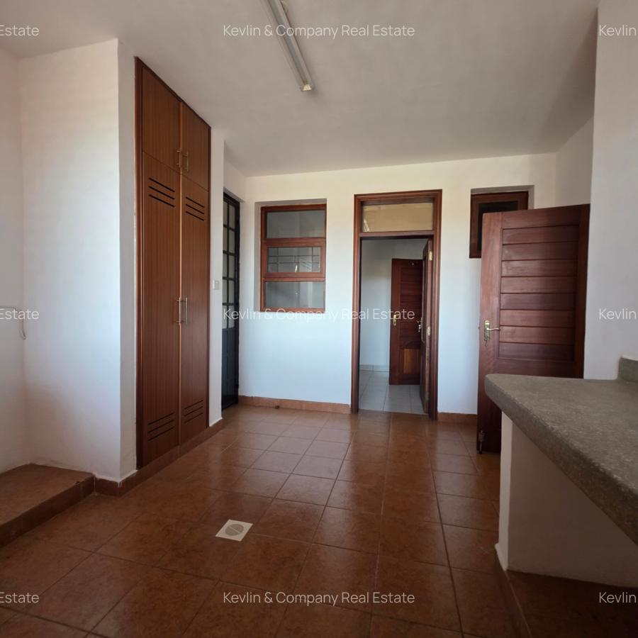 3 Bed Apartment with En Suite in Riverside - 10
