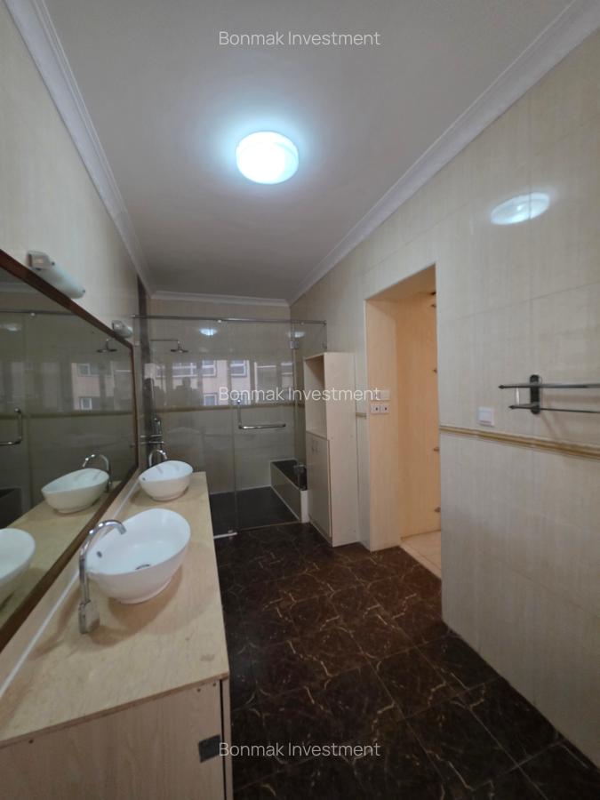 4 Bed Townhouse with En Suite at Riverside Drive - 14