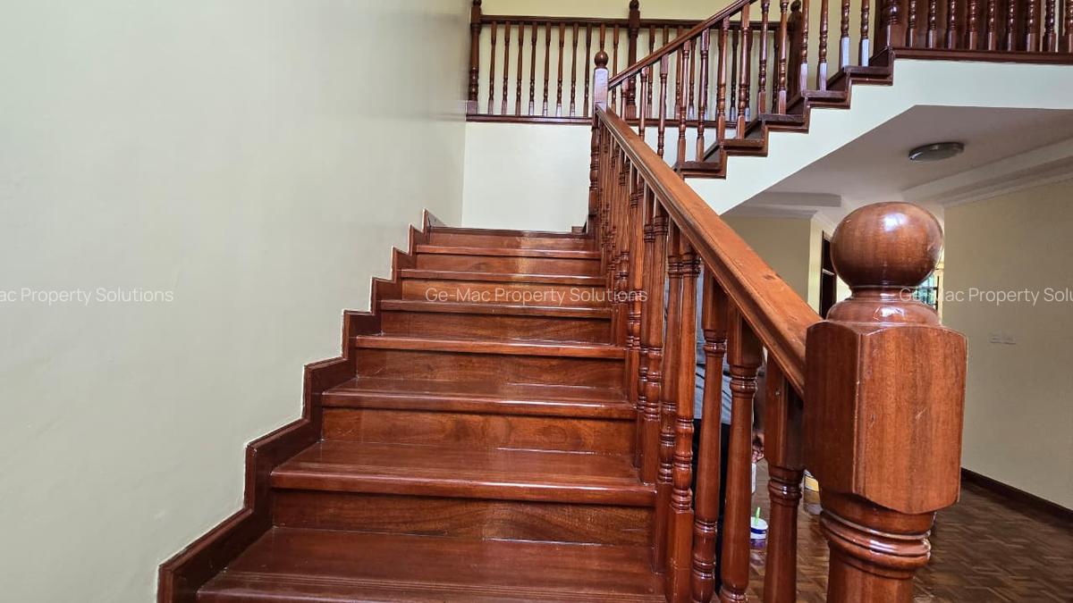4 Bed House with En Suite in Lavington - 7