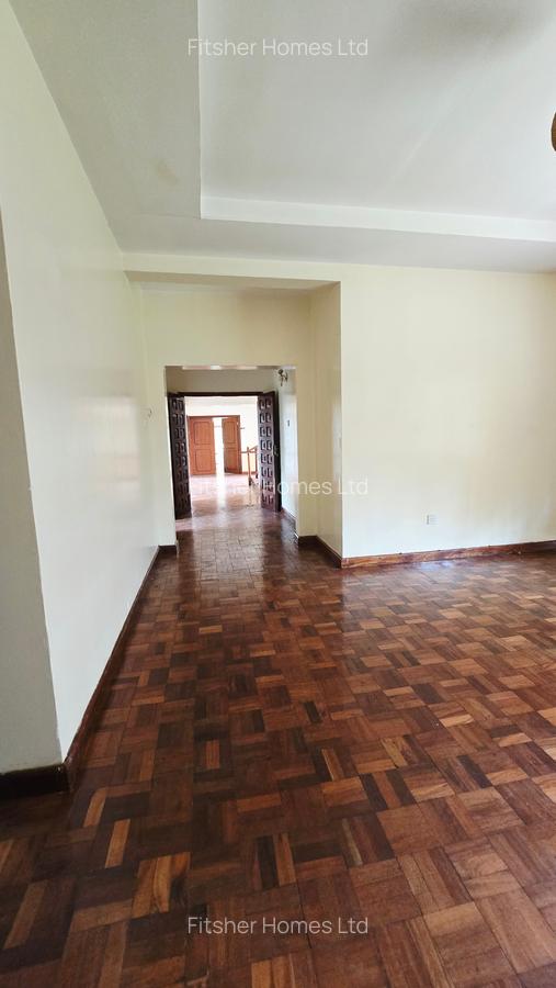 5 Bed House with En Suite in Runda - 10