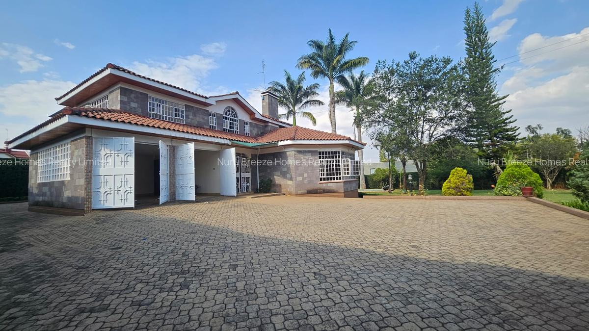 5 Bed House with En Suite in Runda - 1