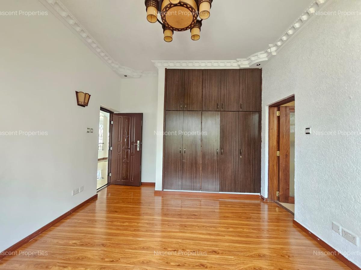 5 Bed House with En Suite in Nyari - 11