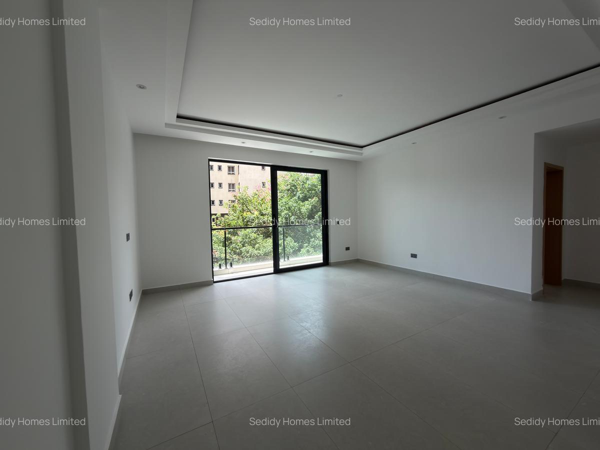 2 Bed Apartment with En Suite in Brookside - 6