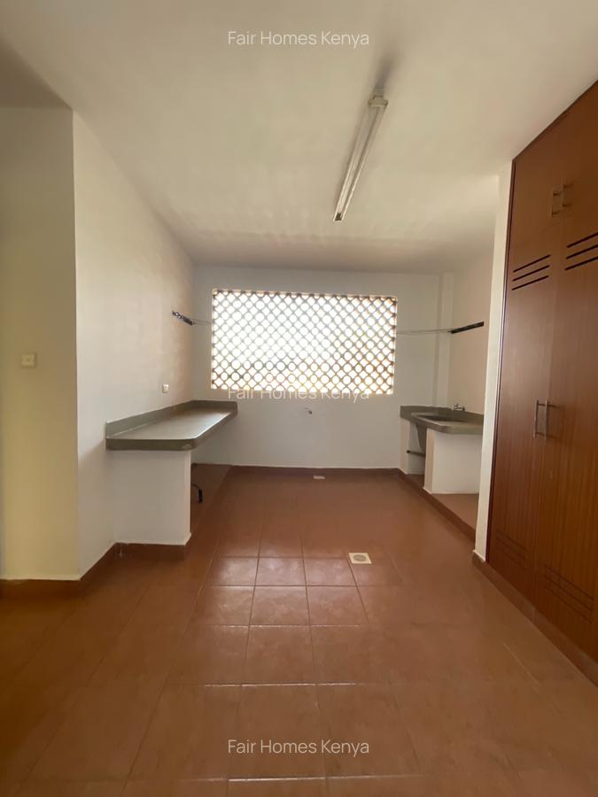 3 Bed Apartment with En Suite at Riverside Drive - 13