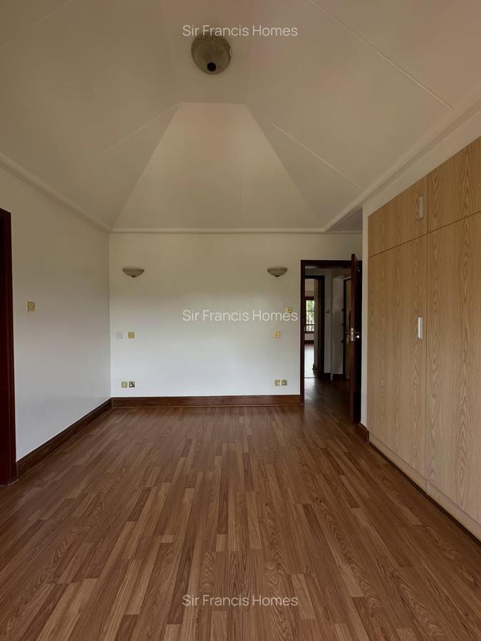 6 Bed House with En Suite in Runda - 3