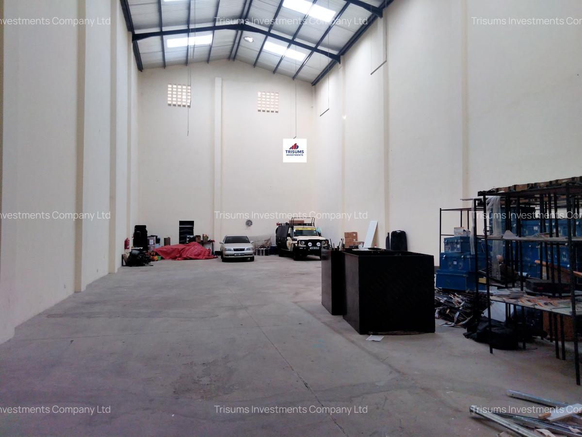 7,450 ft² Warehouse with Fibre Internet in Industrial Area - 7