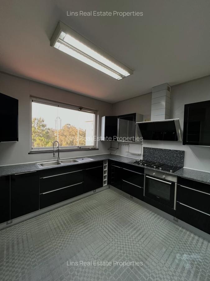 3 Bed Apartment with En Suite in Riverside - 5