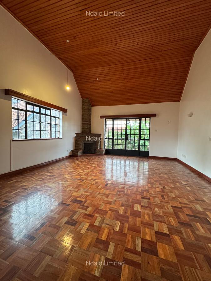 5 Bed Townhouse with En Suite at Lavington - 15