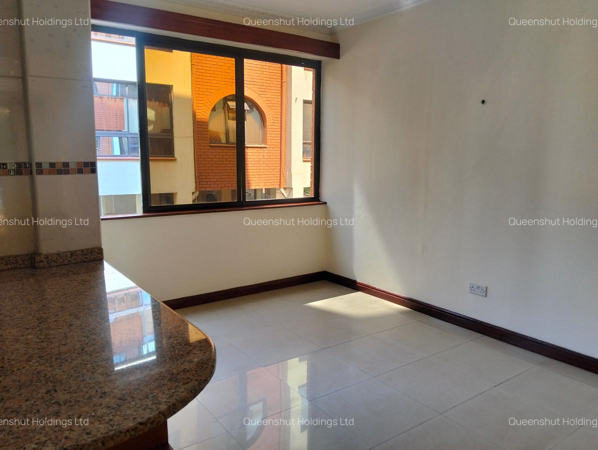 3 Bed Apartment with En Suite in State House - 3