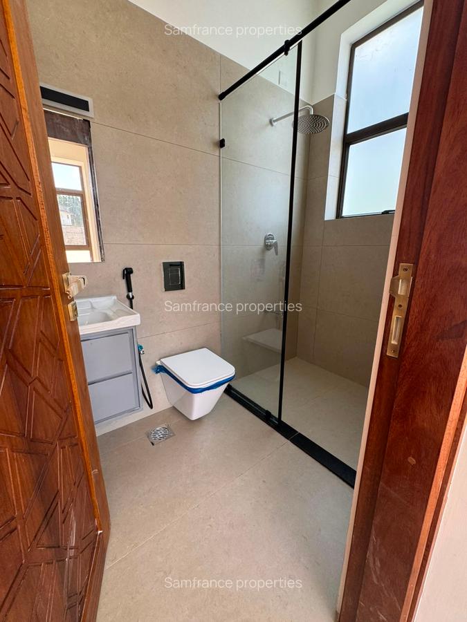 4 Bed Townhouse with En Suite at Lakers Road - 11