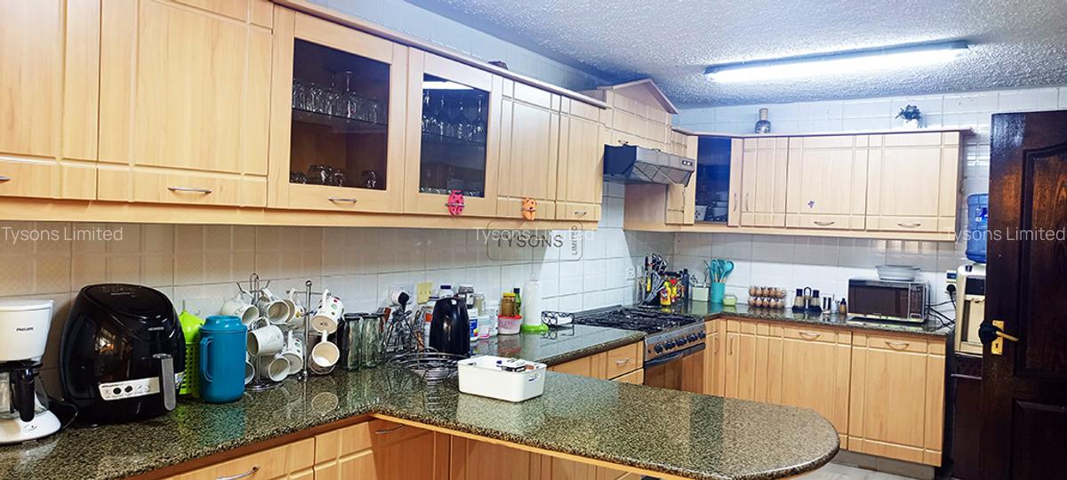 4 Bed House with En Suite in Lavington - 4