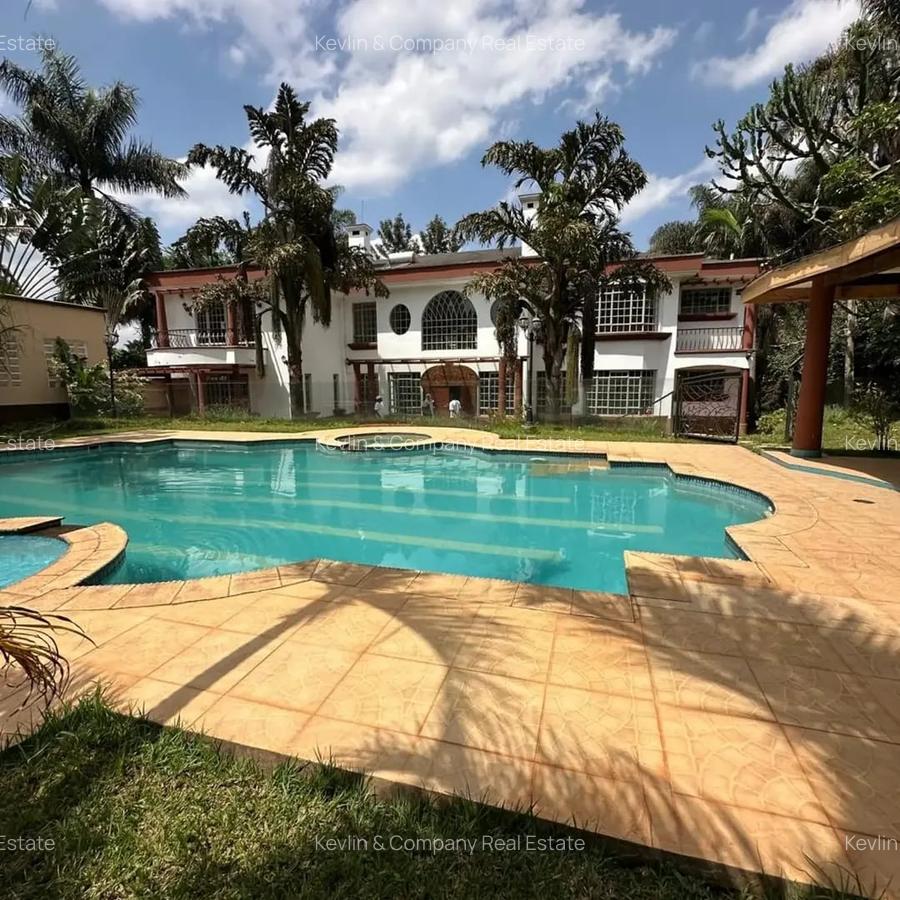 6 Bed Villa with En Suite in Nyari - 2