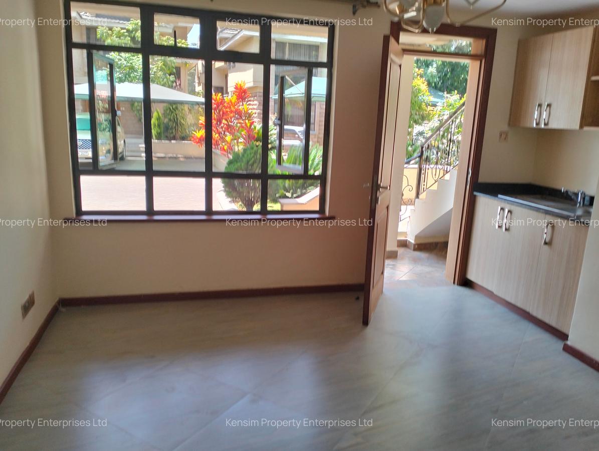5 Bed Townhouse with En Suite in Lavington - 3