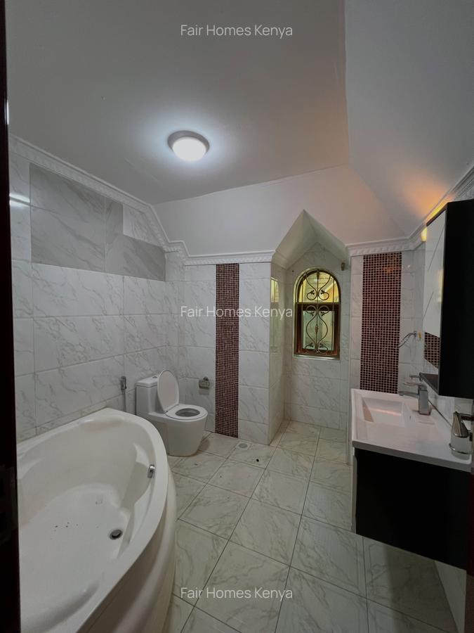 5 Bed Townhouse with En Suite at Othaya Road - 12