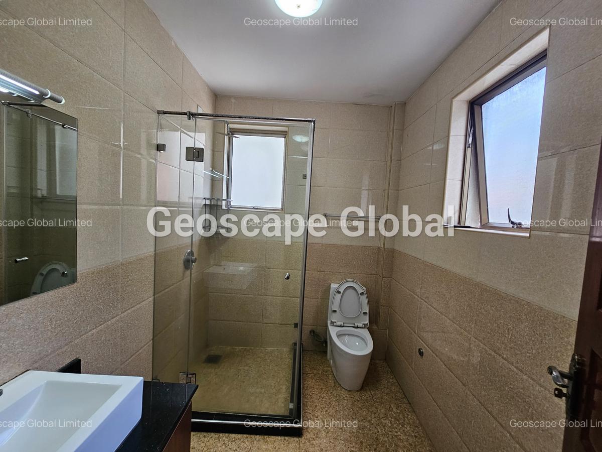 5 Bed House with En Suite in Lavington - 11