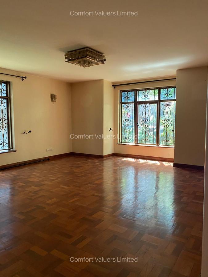 6 Bed Townhouse with En Suite at Near State House Road - 1