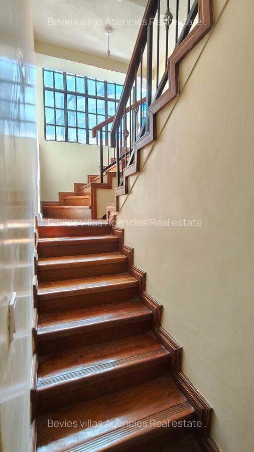 5 Bed Townhouse with En Suite at Brookside - 12
