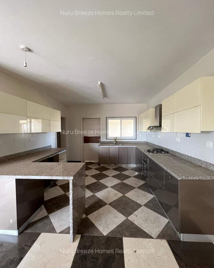 3 Bed Apartment with En Suite in Westlands Area - 12