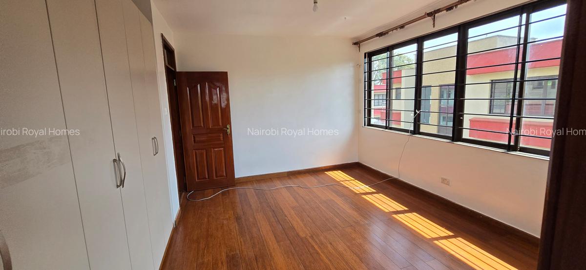 5 Bed Townhouse with En Suite at Lavington Convent Drive - 19