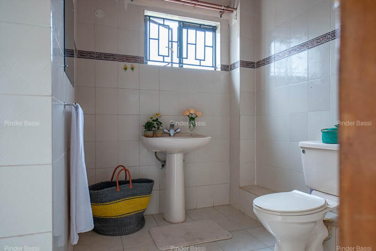 4 Bed House with En Suite in Runda - 18