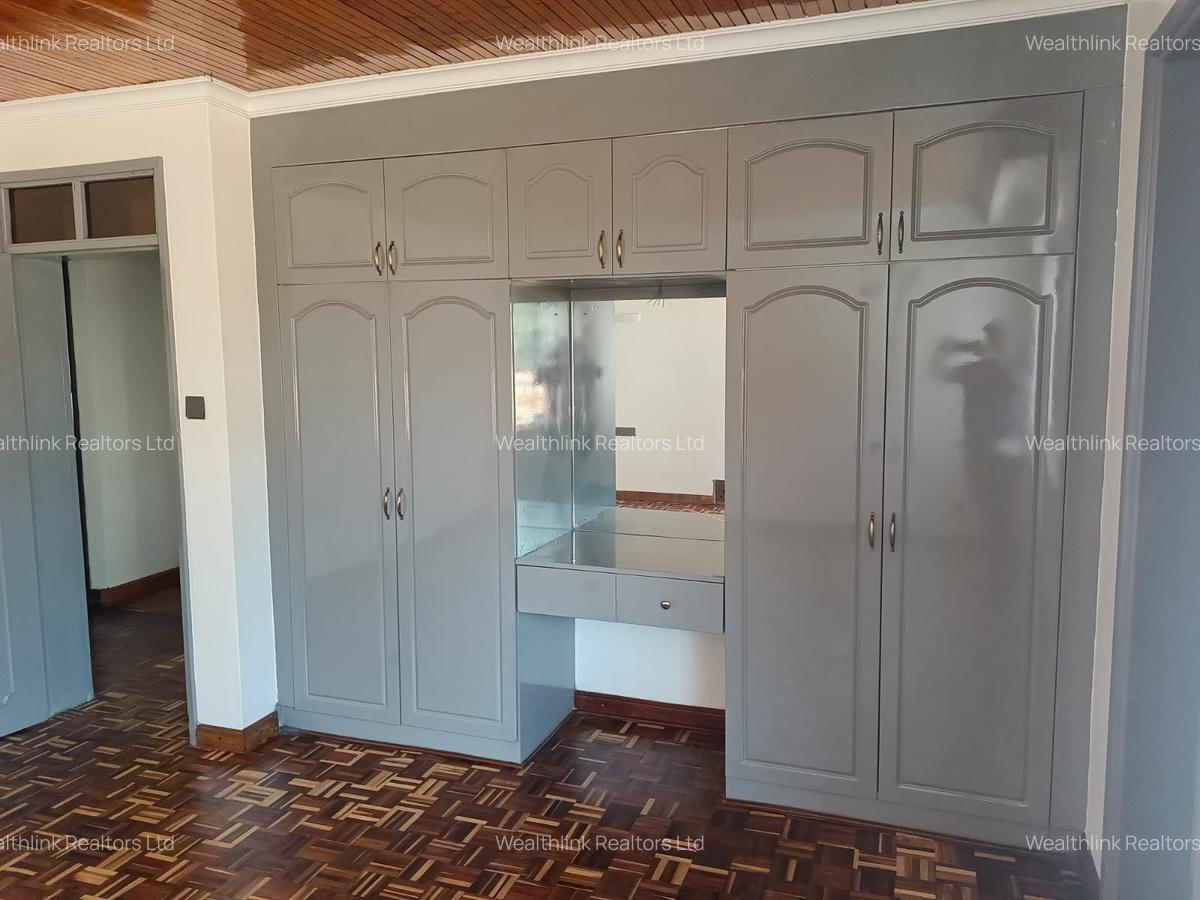 5 Bed House with En Suite at Garden Estate - 16
