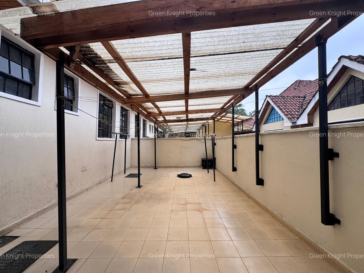 5 Bed Townhouse with En Suite in General Mathenge - 11