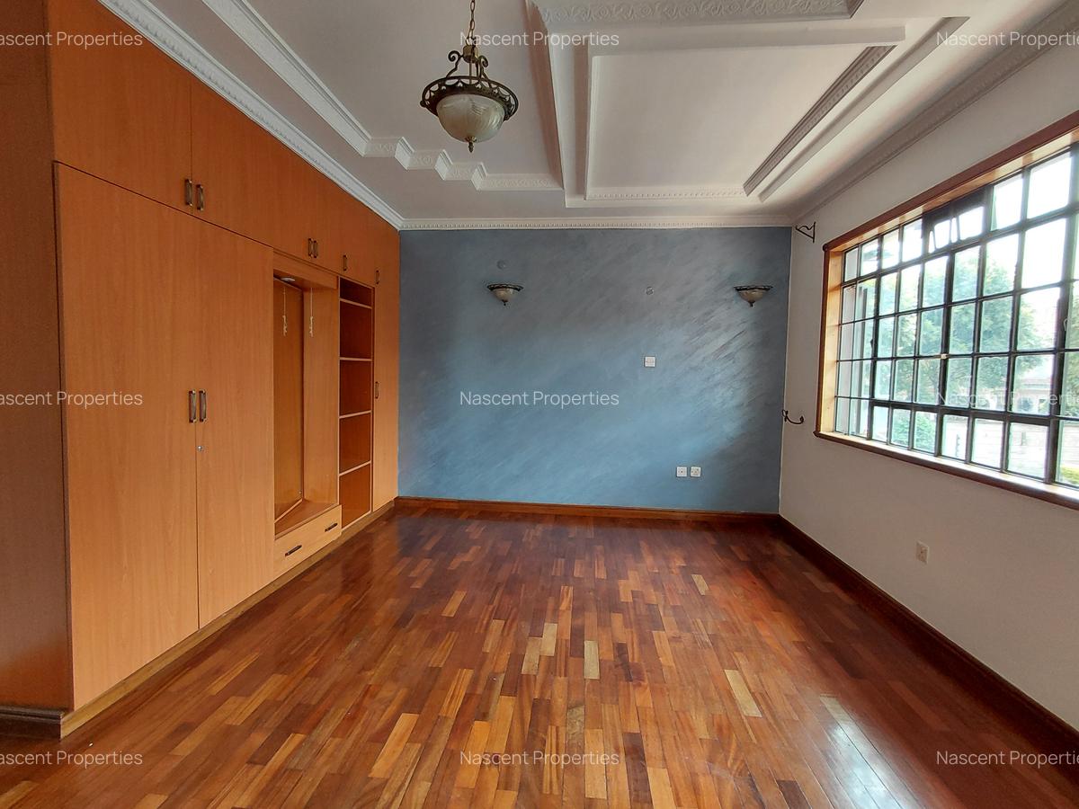 5 Bed House with En Suite in Runda - 16