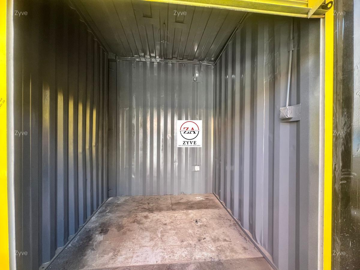 60 ft² Shop with Fibre Internet at Base - 4