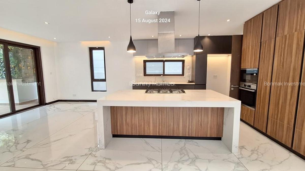 5 Bed Townhouse with En Suite at Peponi Road - 7