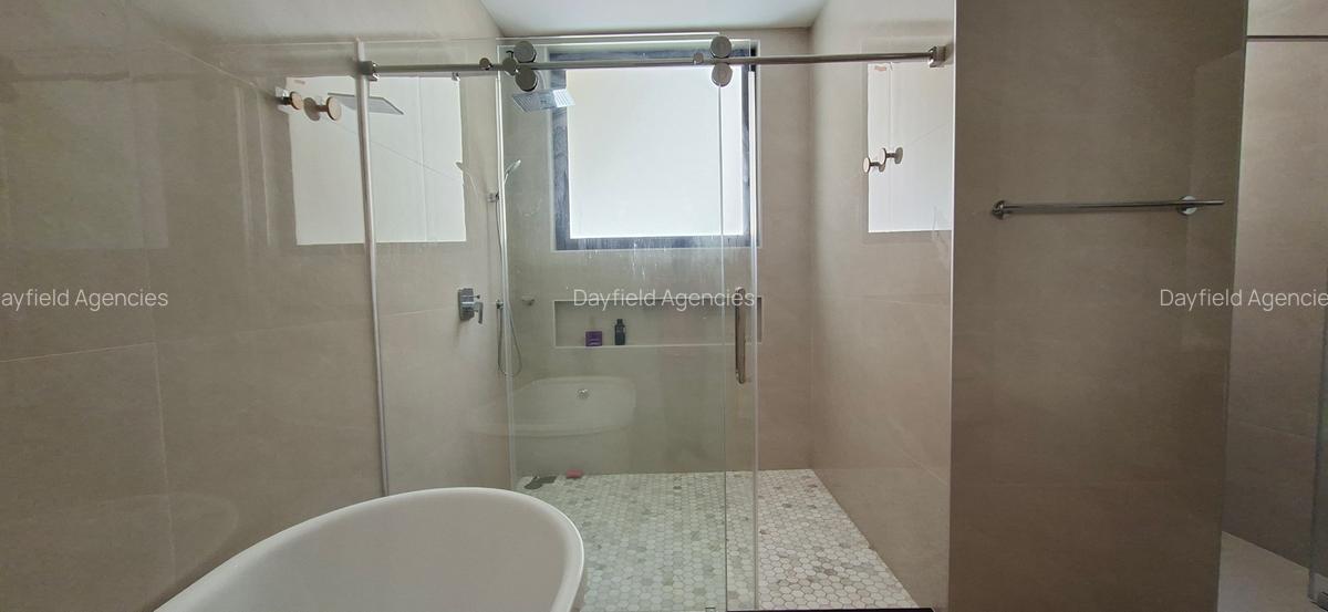 5 Bed House with En Suite in Lavington - 9