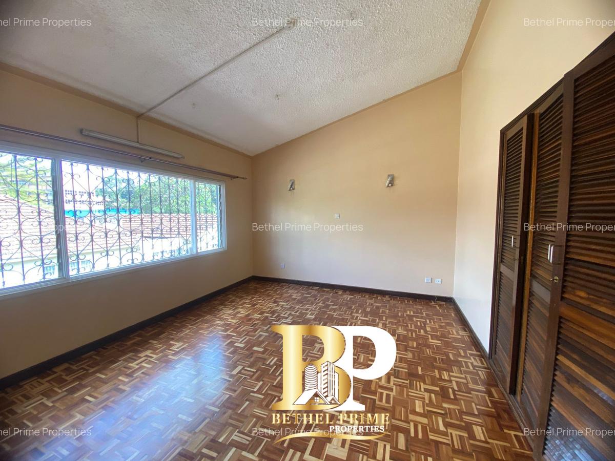 3 Bed Townhouse with Garden in Brookside - 17