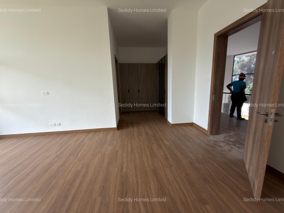 5 Bed Villa with En Suite in Nyari - 14