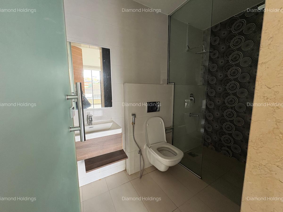 4 Bed Apartment with En Suite at Parklands - 11