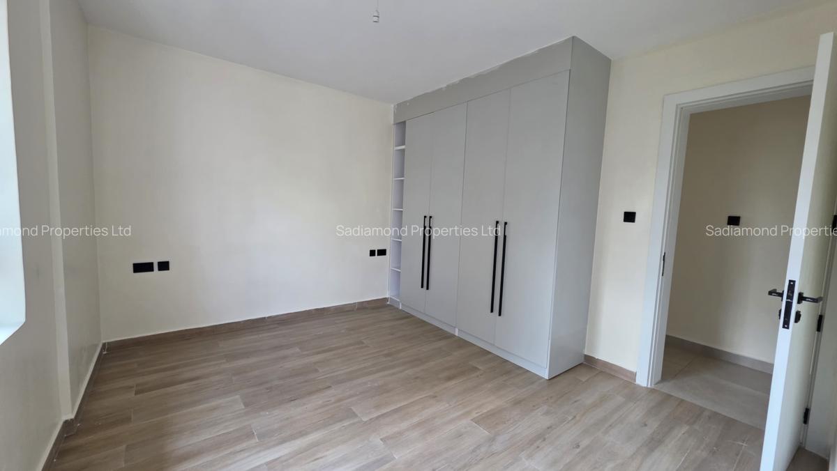 3 Bed Apartment with En Suite in General Mathenge - 5