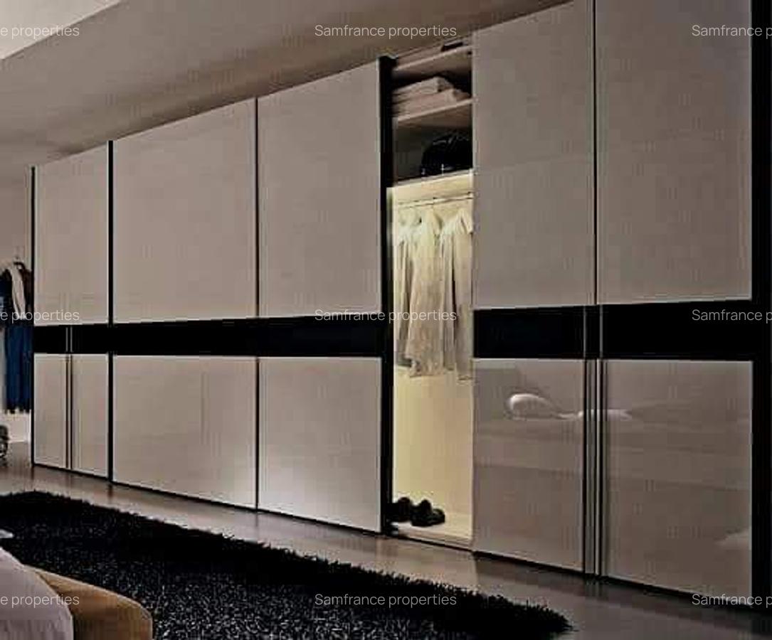 Serviced 2 Bed Apartment with En Suite at Links Road - 14