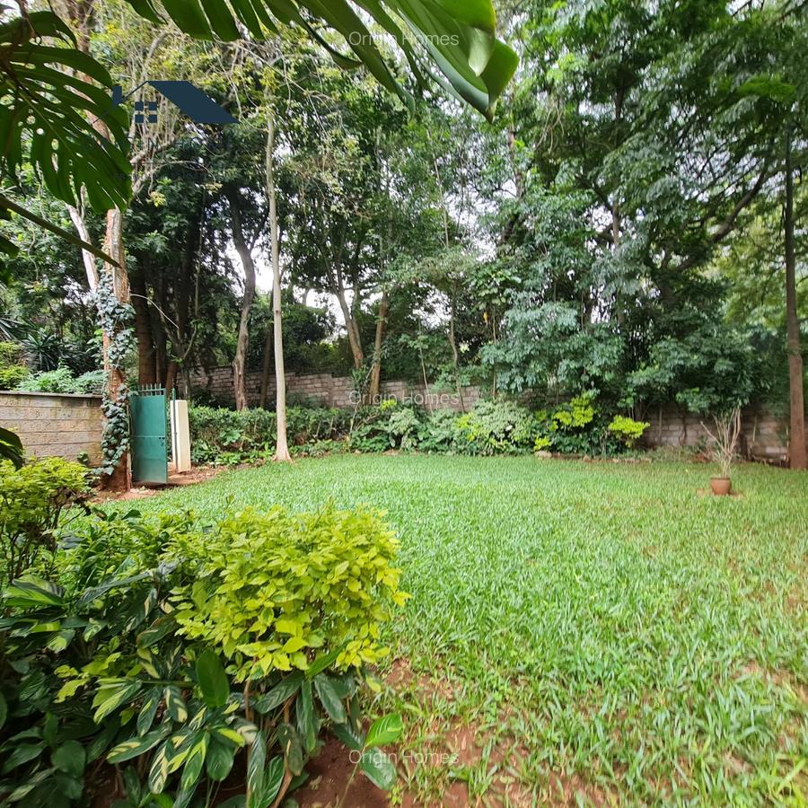 5 Bed House with En Suite at Lavington - 16