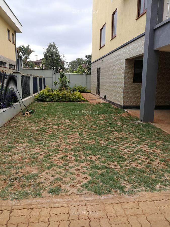 5 Bed Townhouse with En Suite in Lavington - 14