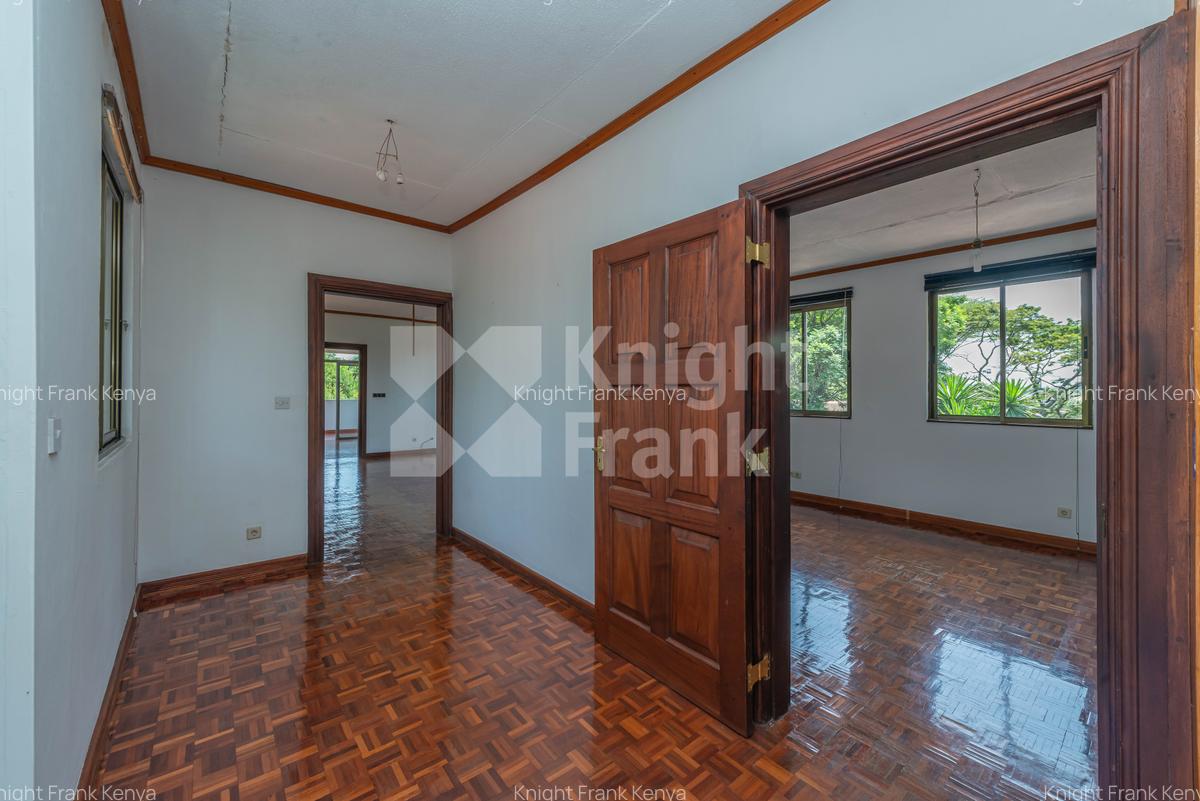 10 Bed House with Garden at Rosslyn Lone Tree - 14