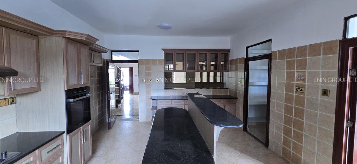 5 Bed Townhouse with En Suite at Convent Drive - 7