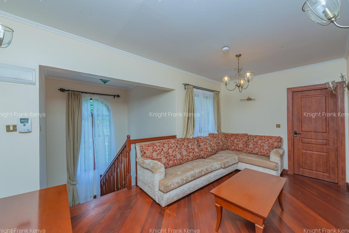 3 Bed House with En Suite in Ridgeways - 7