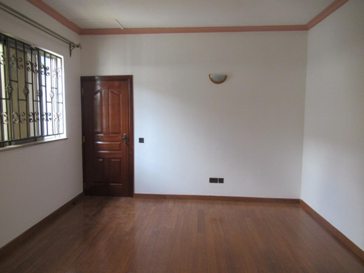 4 Bed Townhouse with En Suite at Westlands - 20