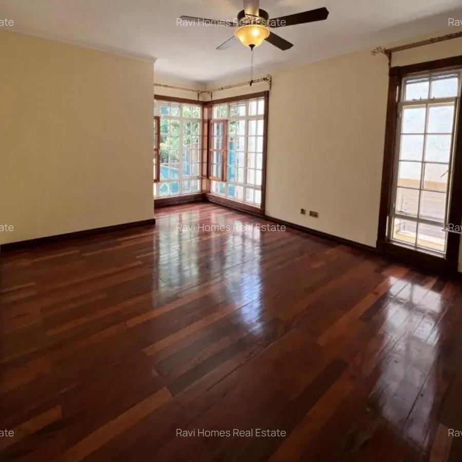 5 Bed Townhouse with En Suite in Kyuna - 10