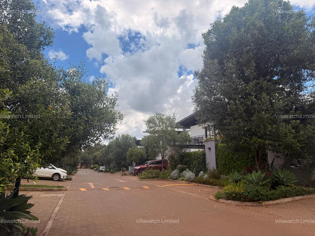 3 Bed Townhouse with En Suite at Runda - 11