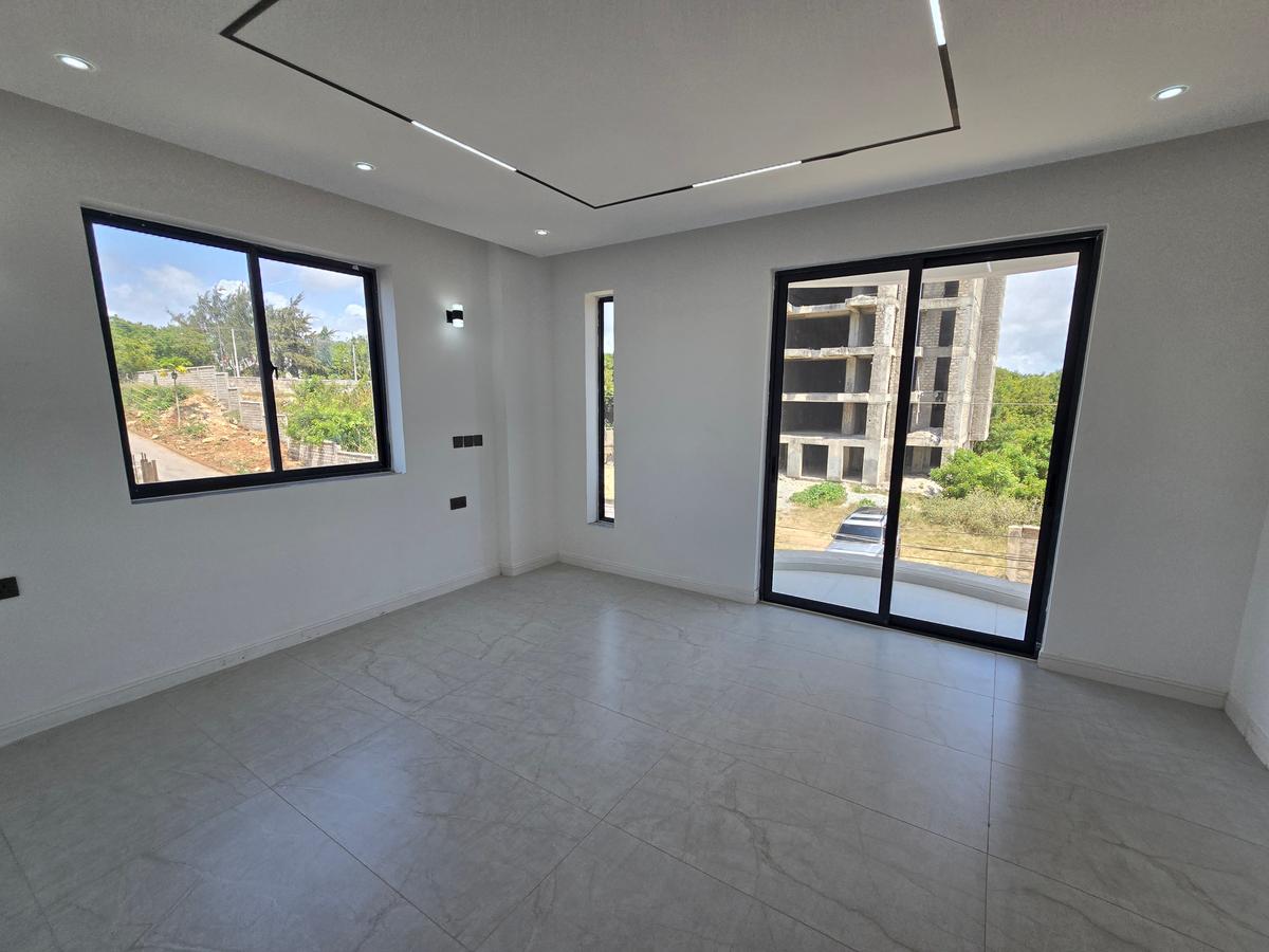 2 Bed Apartment with En Suite in Nyali Area - 16