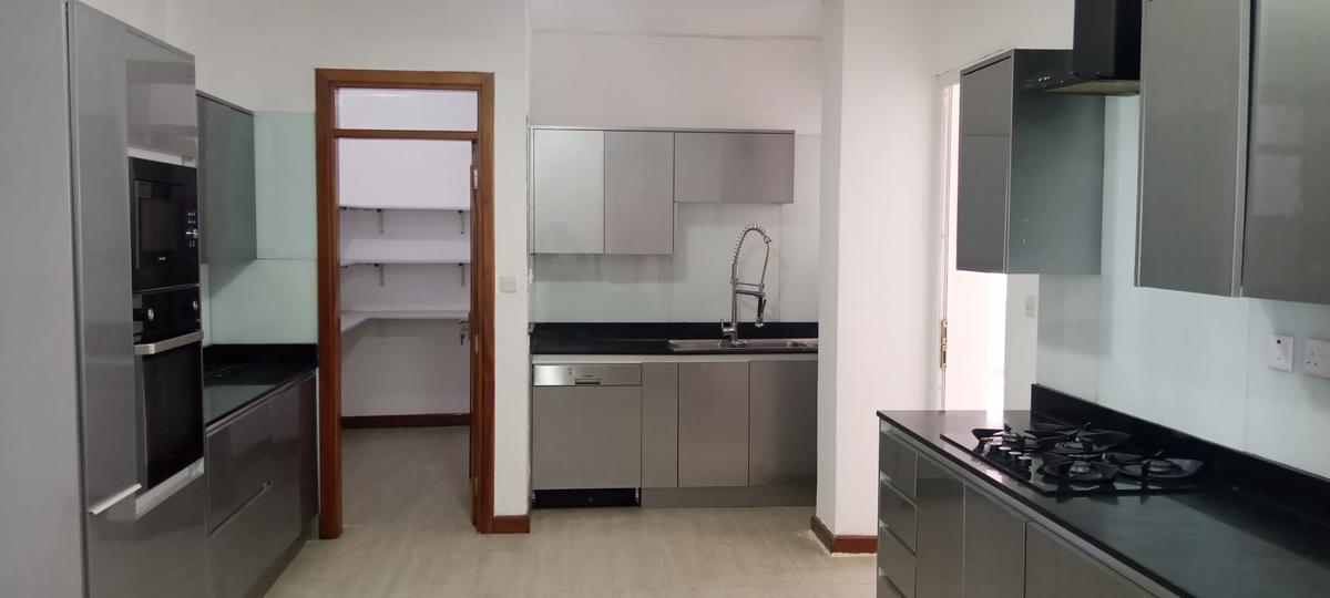 4 Bed Apartment with En Suite in General Mathenge - 1