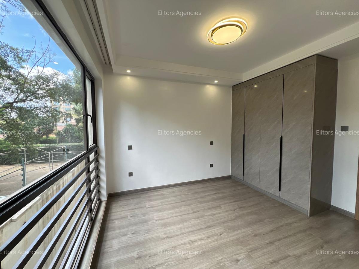 3 Bed Apartment with En Suite at Riverside Dr - 10